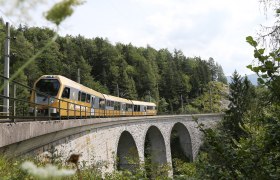 Himmelstreppe auf Viadukt, © NOEVOG / weinfranz.at